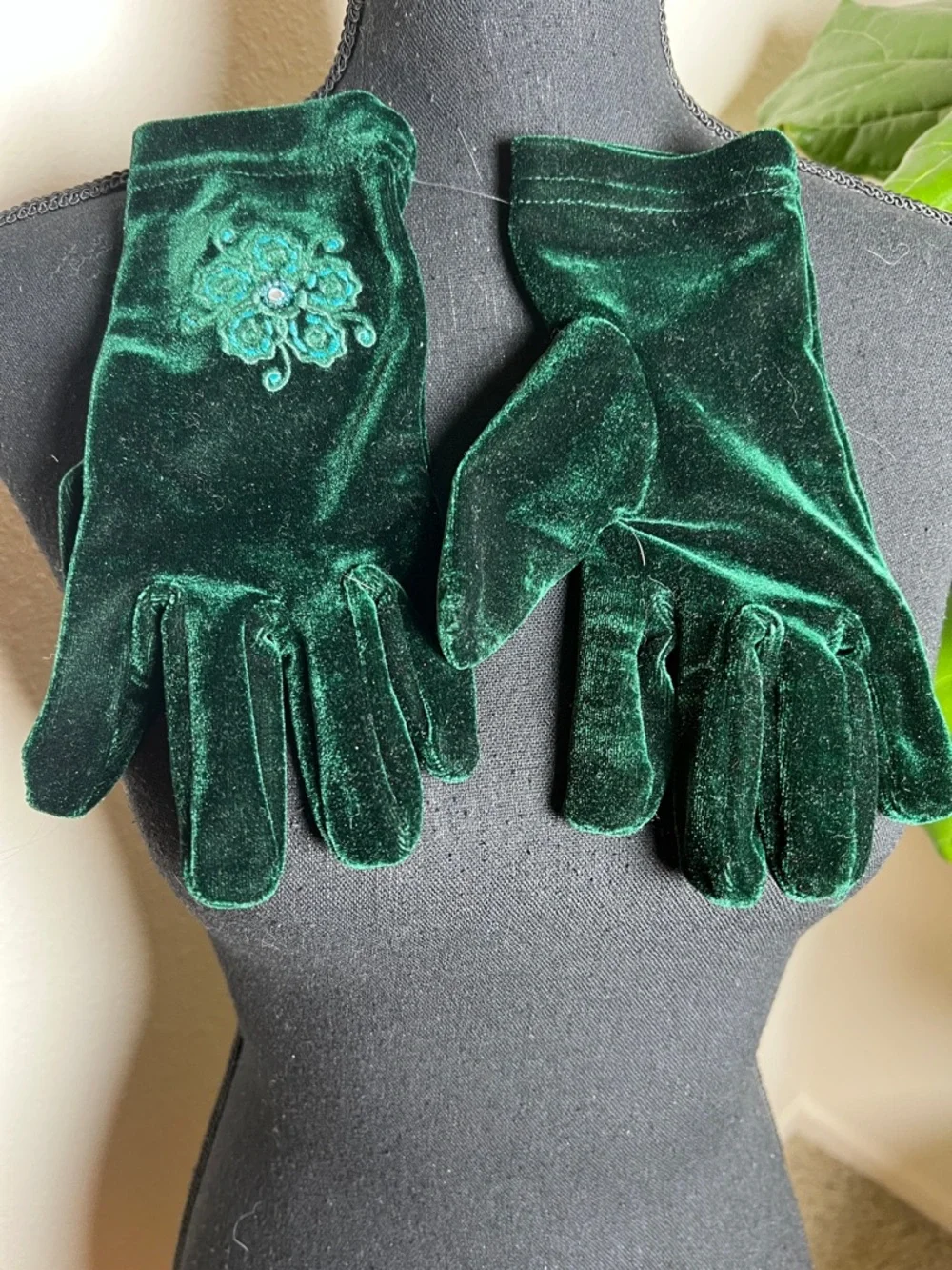 Vintage Style Dark Green Velvet Gloves with Embroidered Flower Rhinestone Center